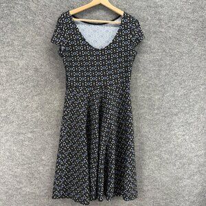 Leota Dress Women Medium Black Geometric Sheath